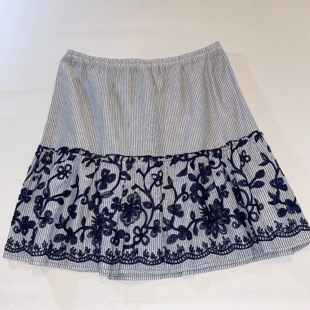 Melissa Paige Women's Skirt Blue and White with Embroidered Flower Size Petite M